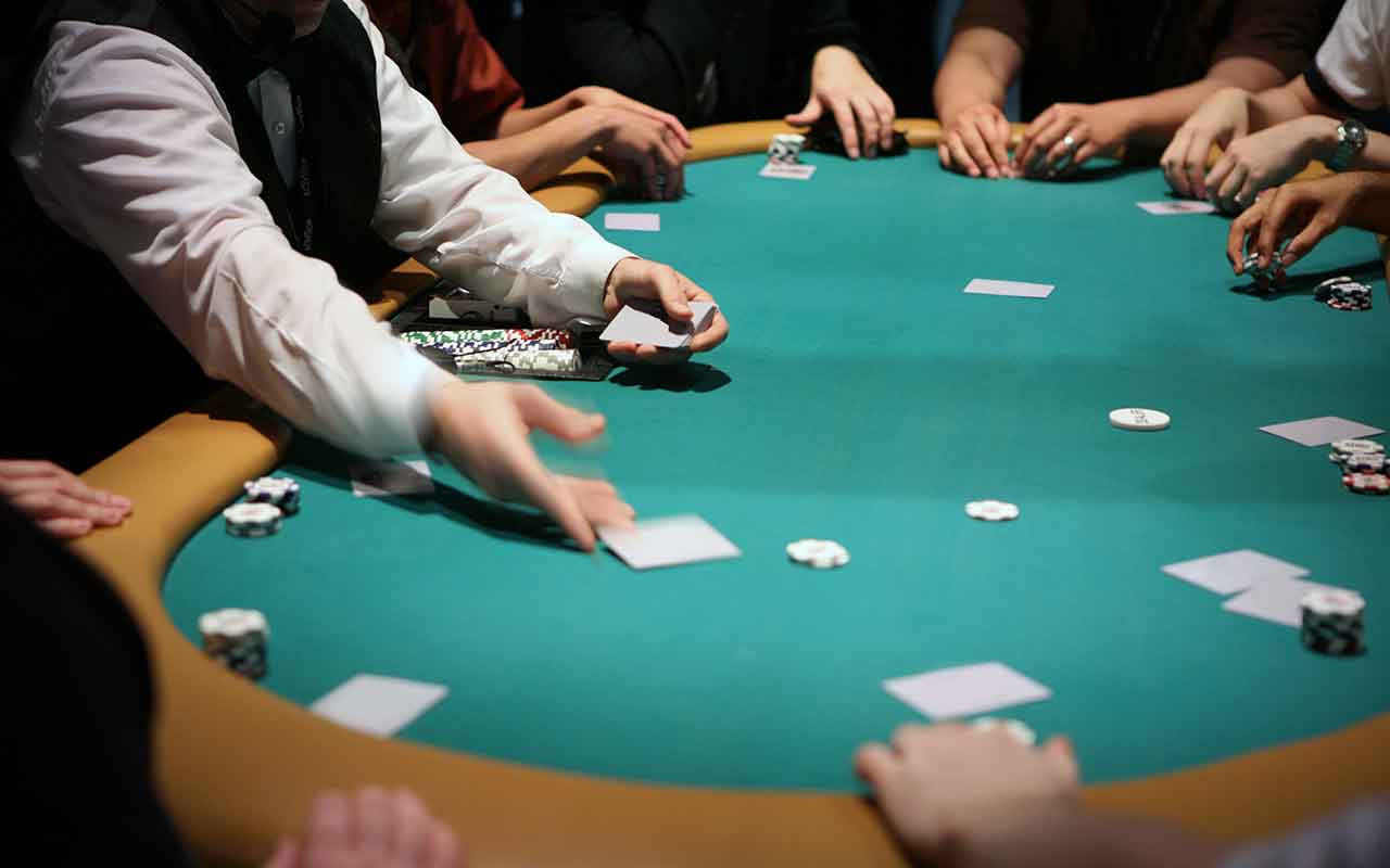 Hướng dẫn cách chơi poker tournament  chi tiết từ A-Z