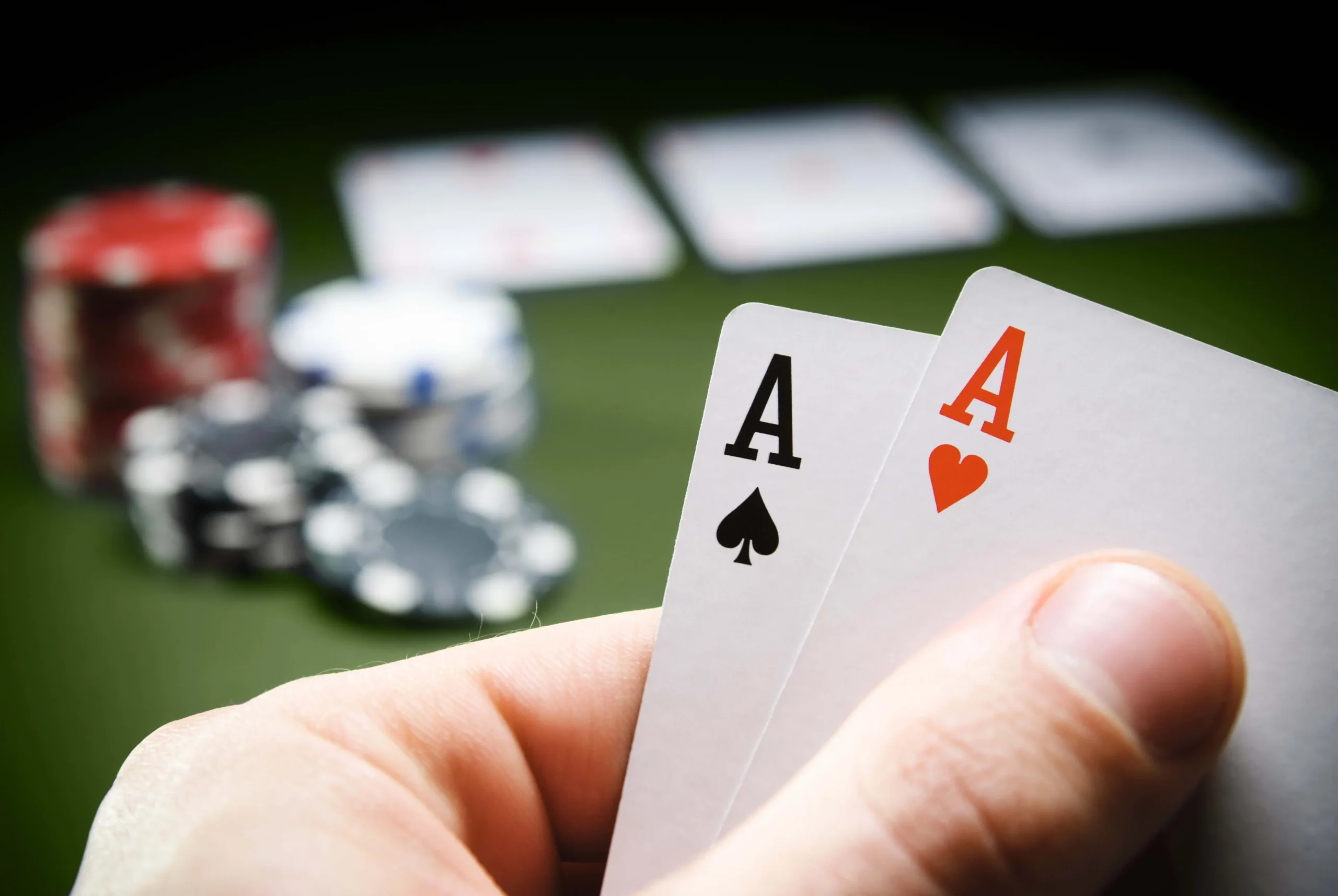 Chơi poker cần biết thuật ngữ gì? Tổng hợp các từ hay gặp